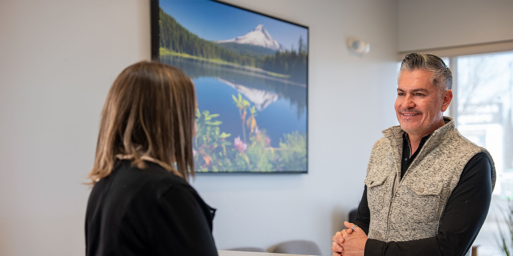 patient smiling at receptionist